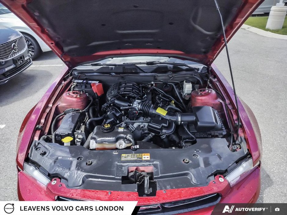2011 Ford MUSTANG V6-9