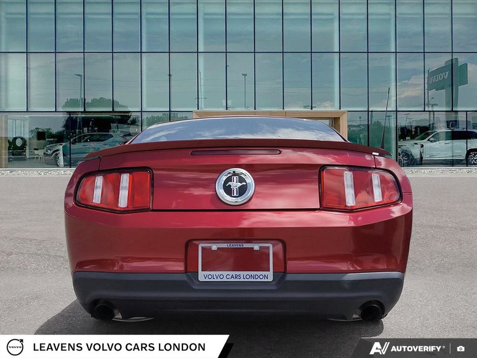 2011 Ford MUSTANG V6-4