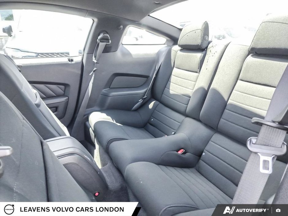 2011 Ford MUSTANG V6-22