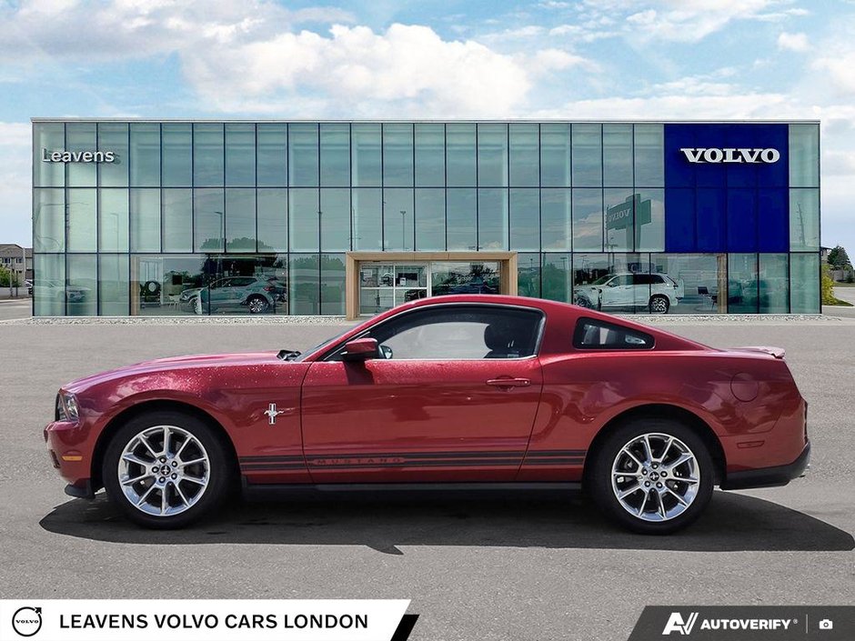 2011 Ford MUSTANG V6-2