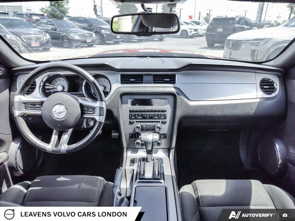 2011 Ford MUSTANG V6-23