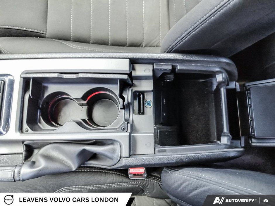2011 Ford MUSTANG V6-27