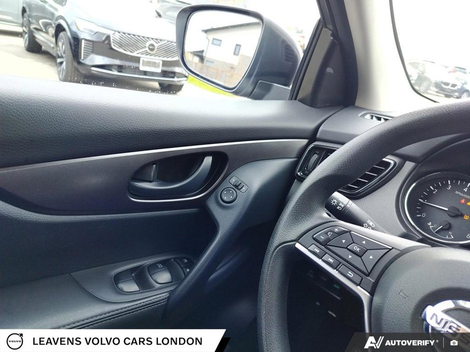 2023 Nissan QASHQAI S-16