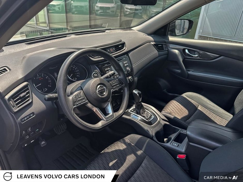 2017 Nissan Rogue SV-12