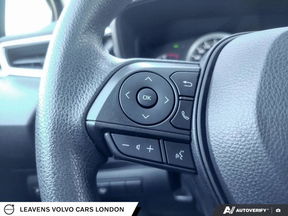 2022 Toyota COROLLA LE-29