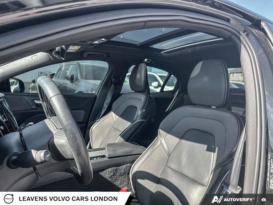 2021 Volvo S60 R-DESIGN-25