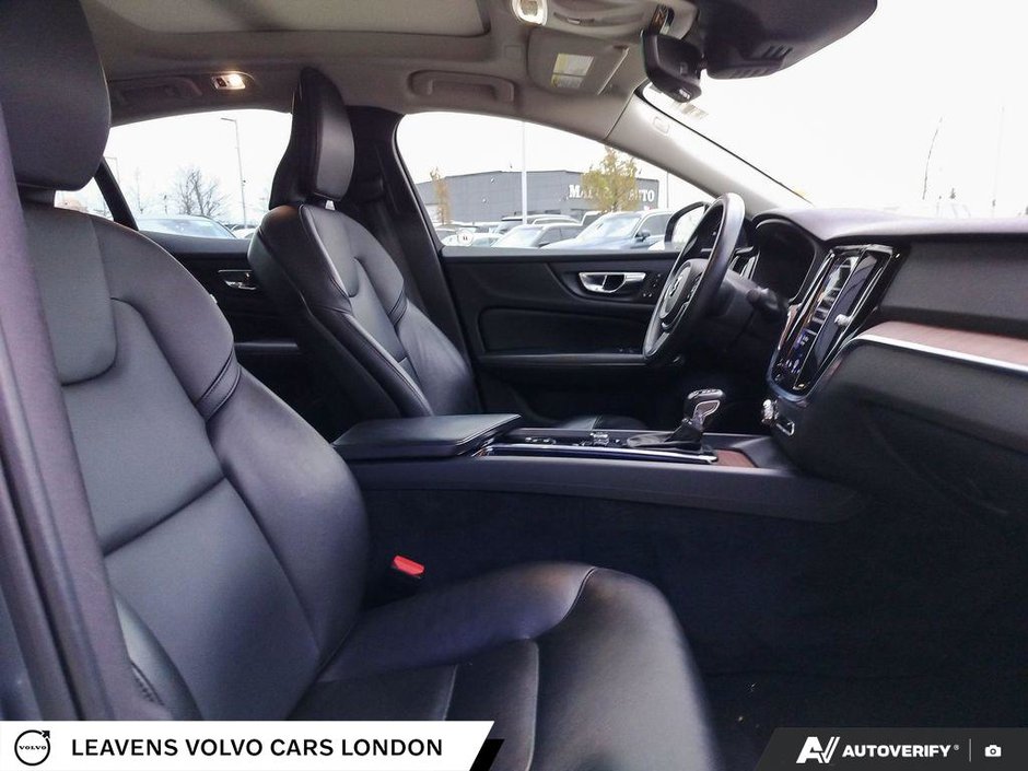 2021 Volvo S60 MOMENTUM-21