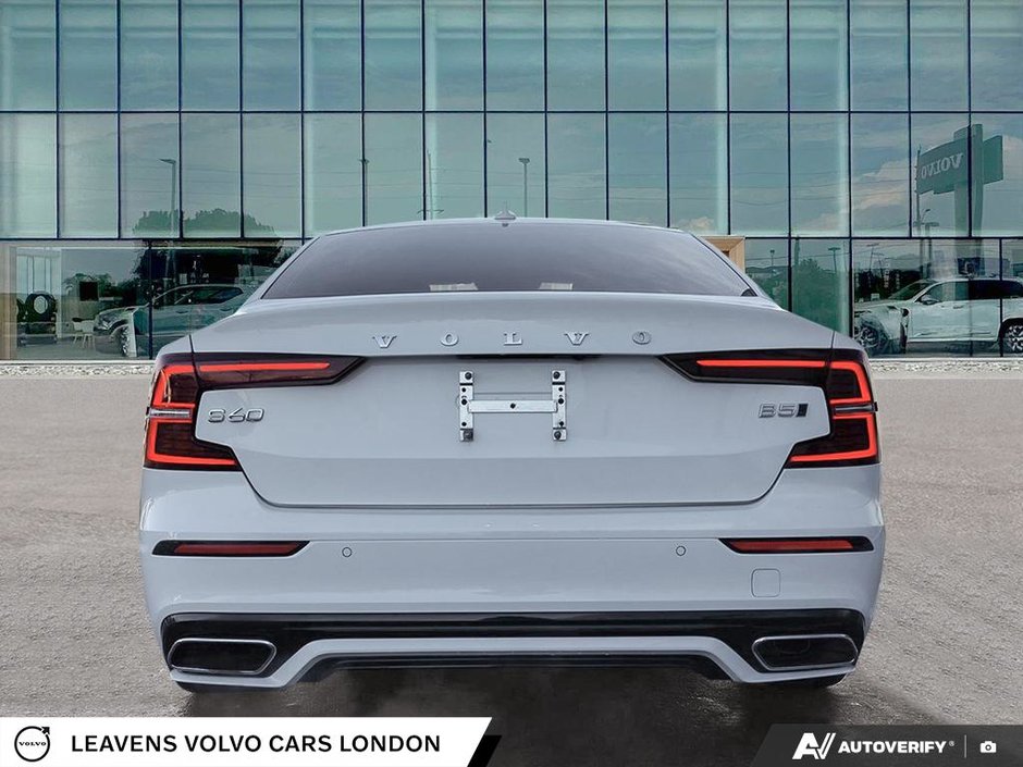 2022 Volvo S60 MOMENTUM-4