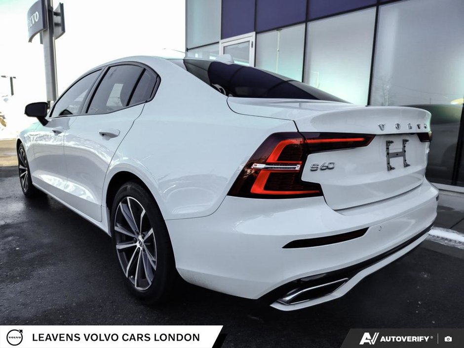 2022 Volvo S60 MOMENTUM-10