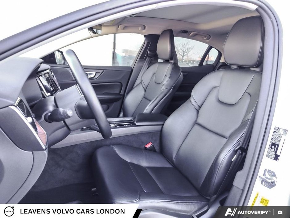 2022 Volvo S60 MOMENTUM-25