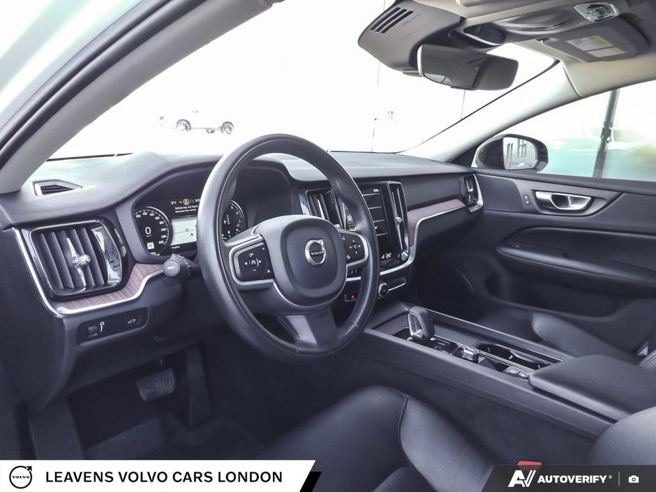 2022 Volvo S60 MOMENTUM-12
