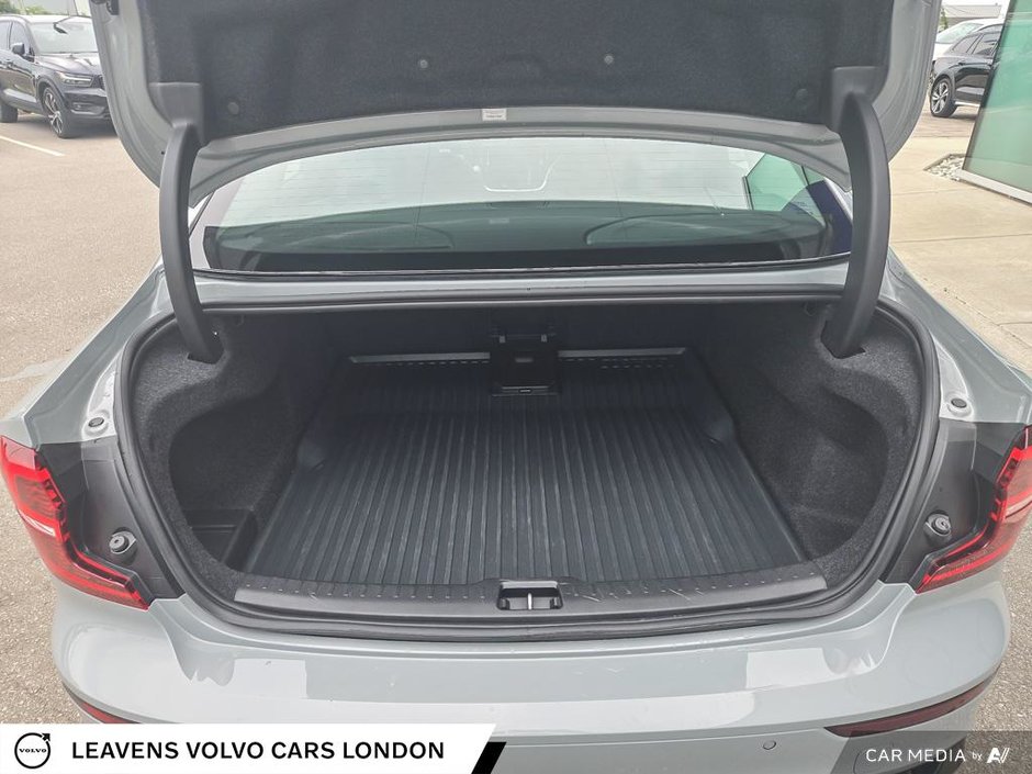 2024 Volvo S60 CORE DARK THEME-11