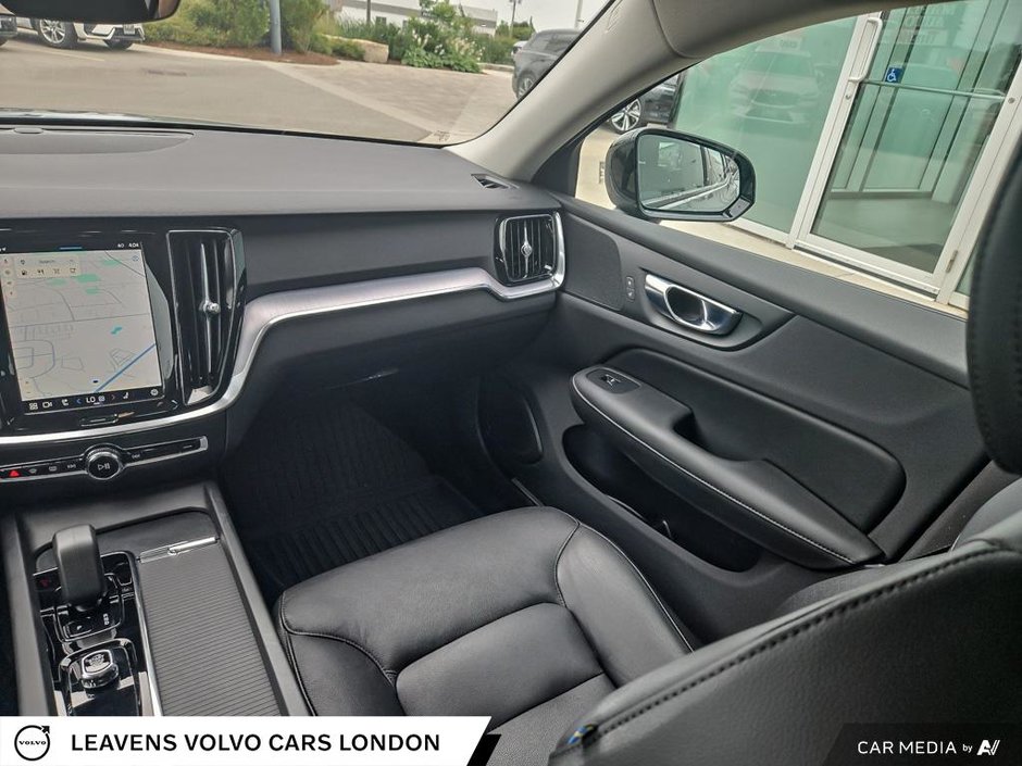 2024 Volvo S60 CORE DARK THEME-24