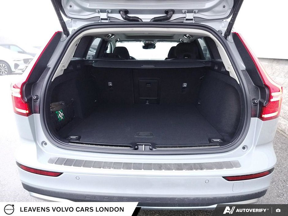 2026 Volvo V60 CROSS COUNTRY ULTRA-11