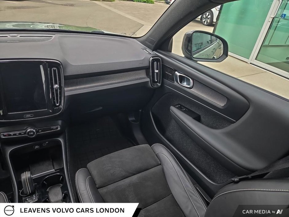 2022 Volvo XC40 Recharge Pure Electric PLUS-24