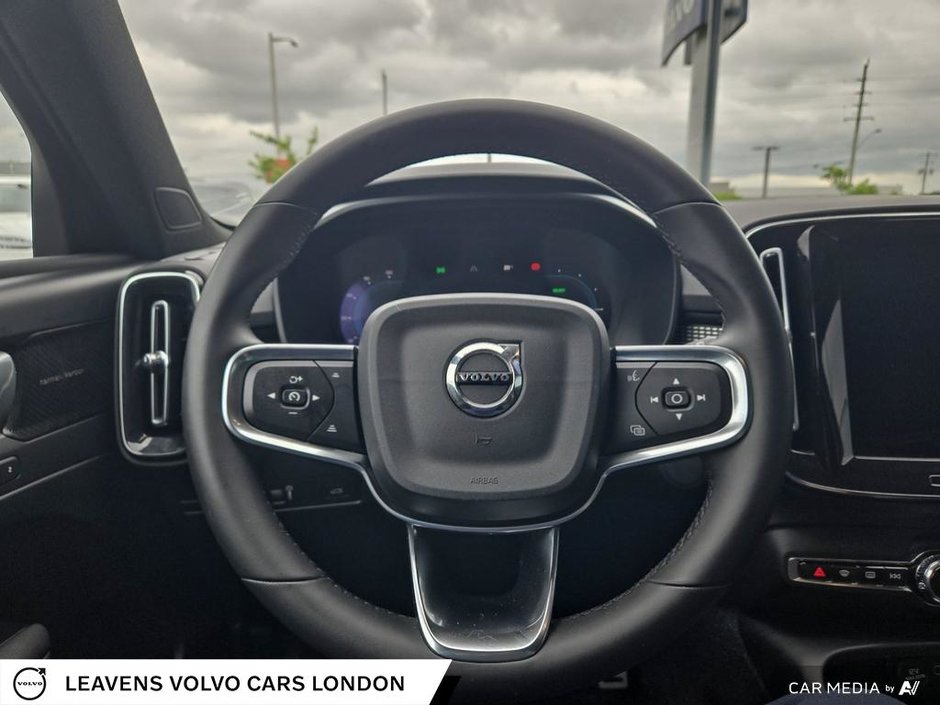 2022 Volvo XC40 Recharge Pure Electric PLUS-13