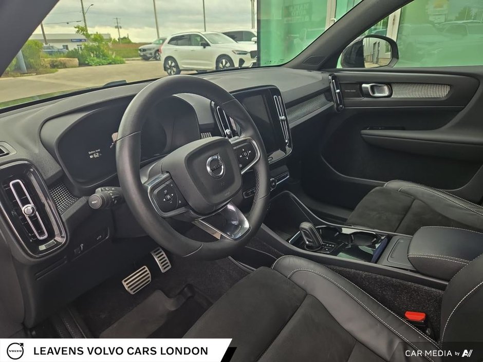 2022 Volvo XC40 Recharge Pure Electric PLUS-12