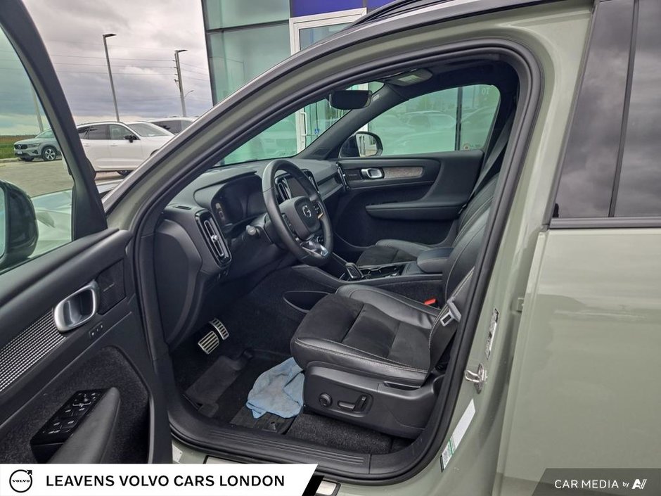 2022 Volvo XC40 Recharge Pure Electric PLUS-25
