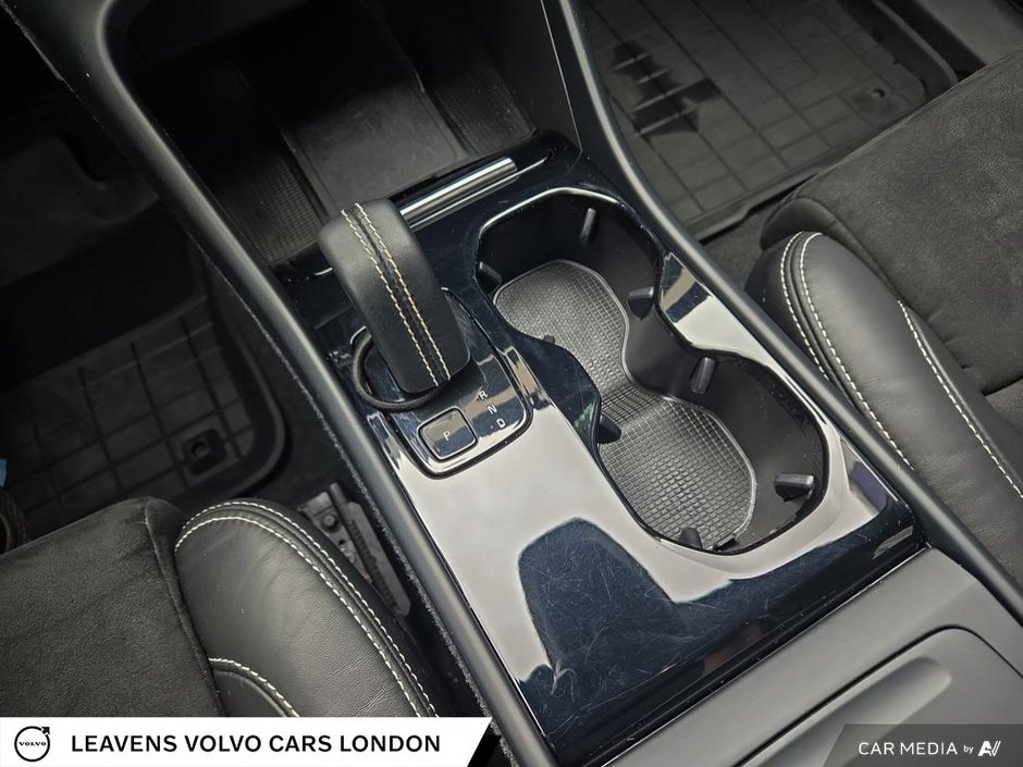2022 Volvo XC40 Recharge Pure Electric PLUS-17