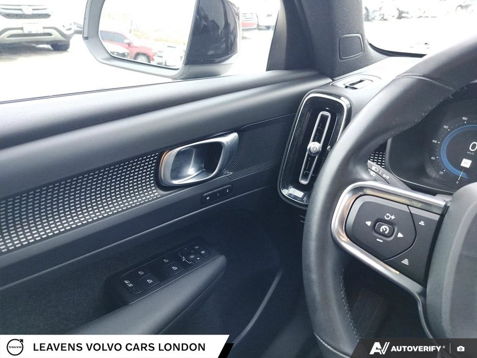 2022 Volvo XC40 RECHARGE PURE ELECTRIC PLUS-16