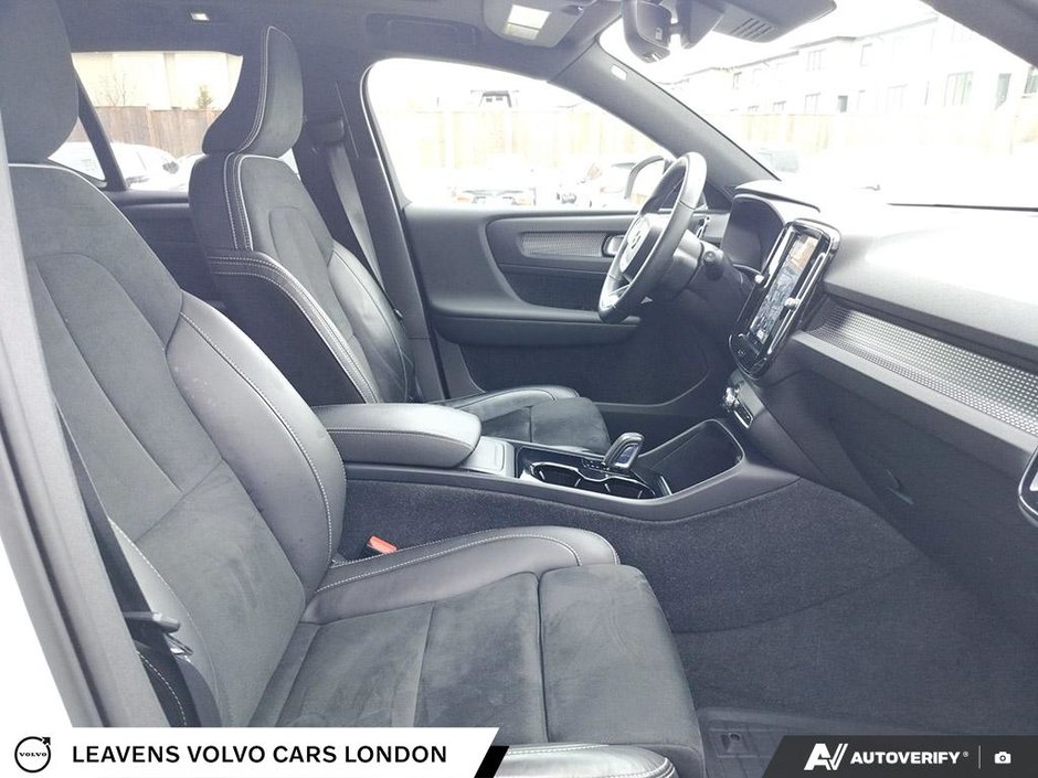 2022 Volvo XC40 RECHARGE PURE ELECTRIC PLUS-25