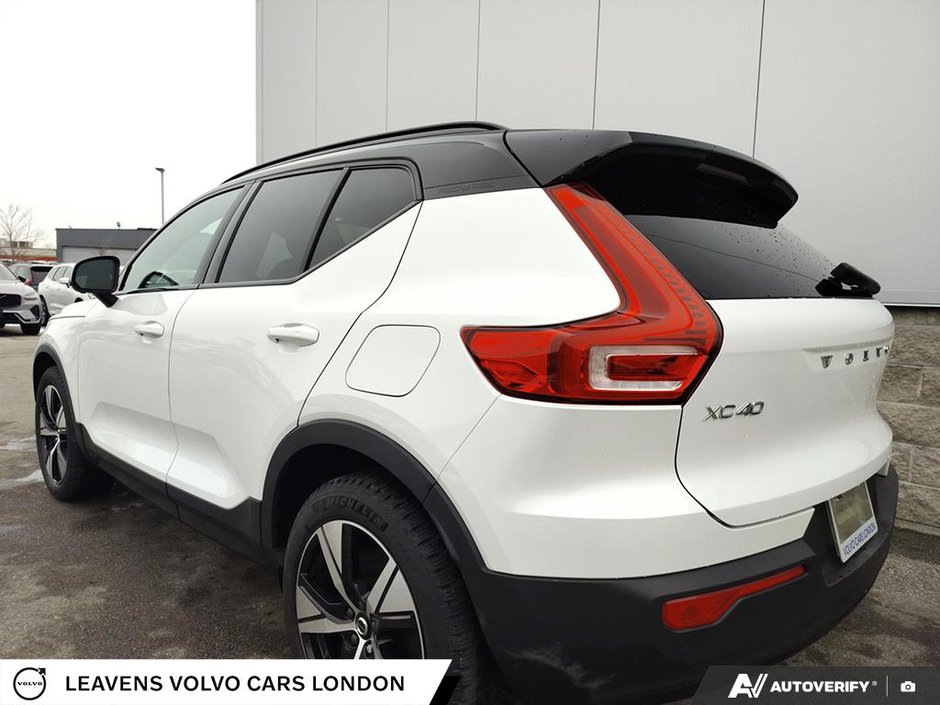 2022 Volvo XC40 RECHARGE PURE ELECTRIC PLUS-10