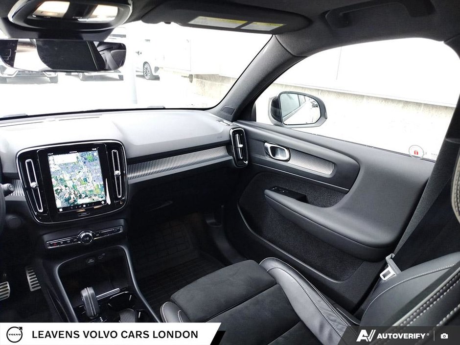 2022 Volvo XC40 RECHARGE PURE ELECTRIC PLUS-29