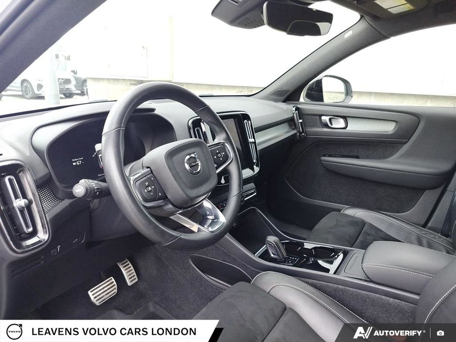 2022 Volvo XC40 RECHARGE PURE ELECTRIC PLUS-12