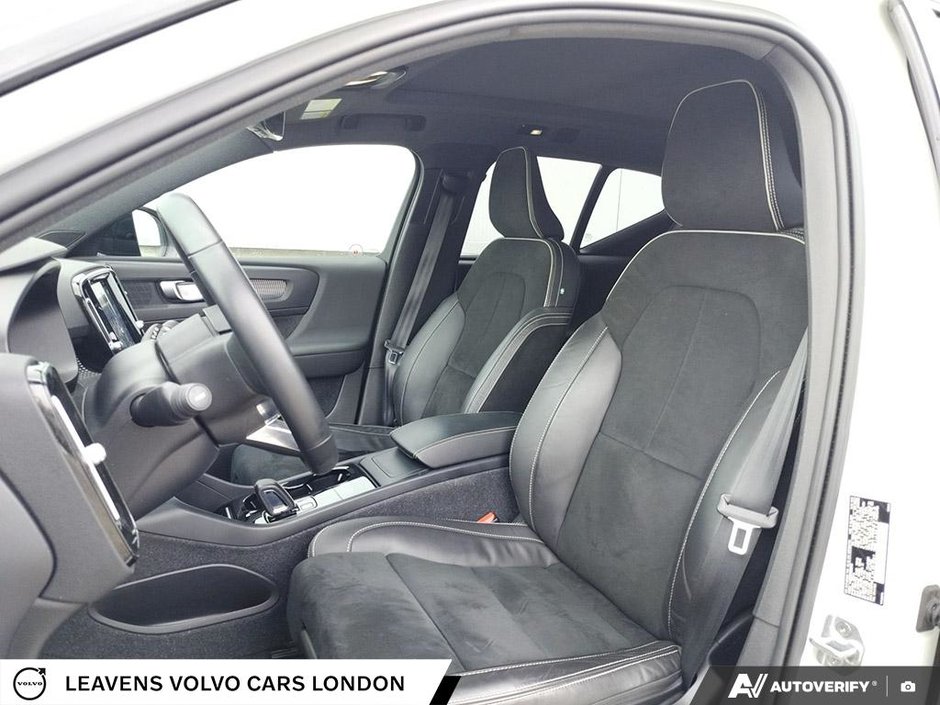 2022 Volvo XC40 RECHARGE PURE ELECTRIC PLUS-26