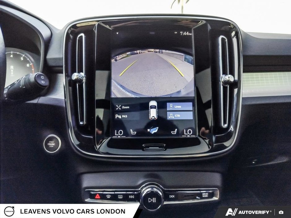 2020 Volvo XC40 MOMENTUM-18