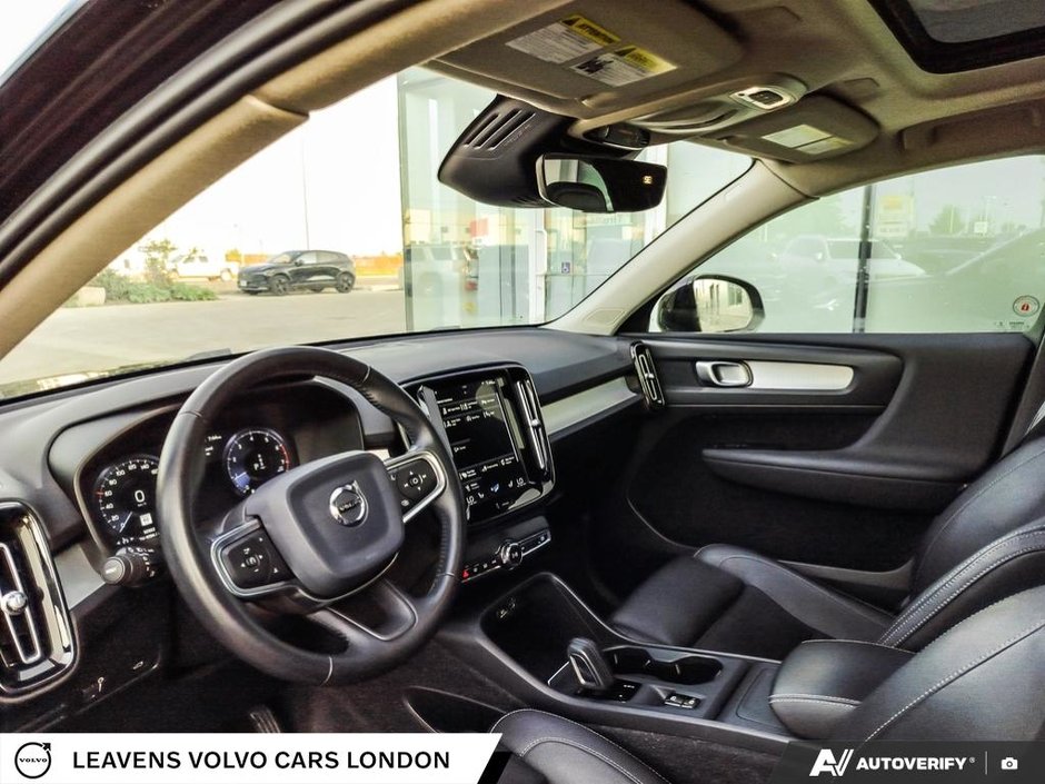 2020 Volvo XC40 MOMENTUM-12
