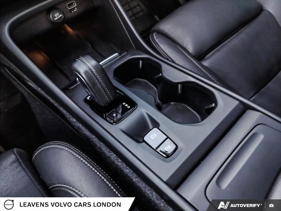 2020 Volvo XC40 MOMENTUM-17