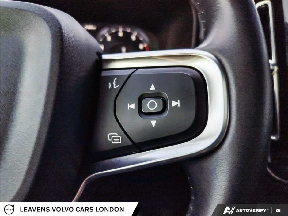 2020 Volvo XC40 MOMENTUM-15
