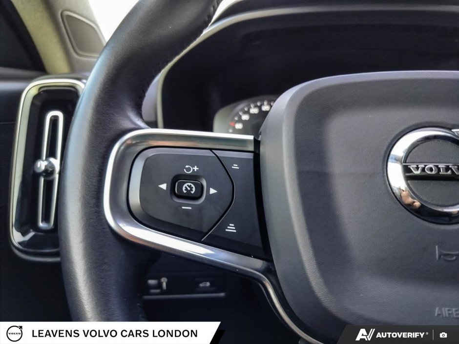 2020 Volvo XC40 MOMENTUM-29