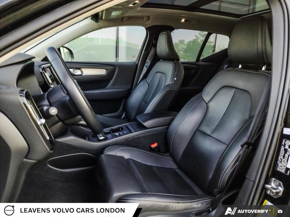 2020 Volvo XC40 MOMENTUM-25