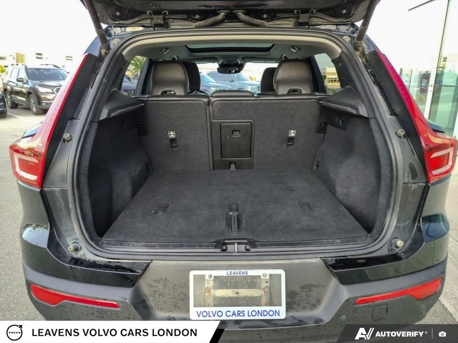 2020 Volvo XC40 MOMENTUM-11