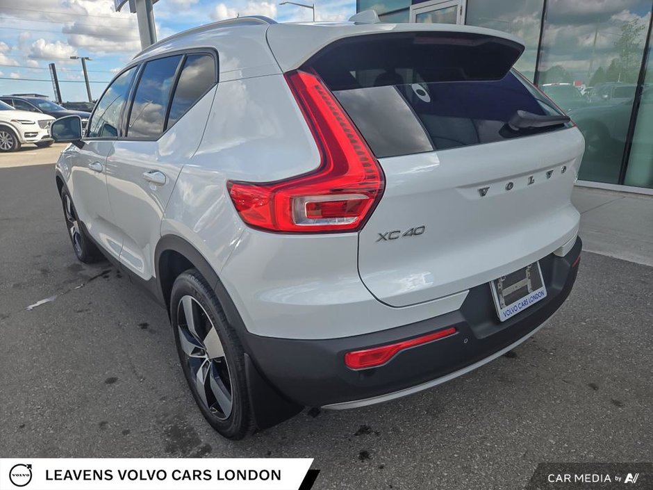 2021 Volvo XC40 MOMENTUM-10