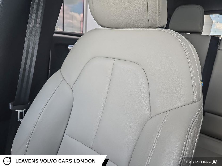 2021 Volvo XC40 MOMENTUM-19
