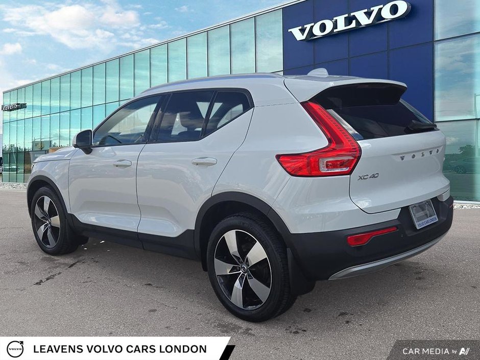 2021 Volvo XC40 MOMENTUM-3