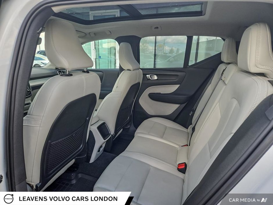 2021 Volvo XC40 MOMENTUM-22