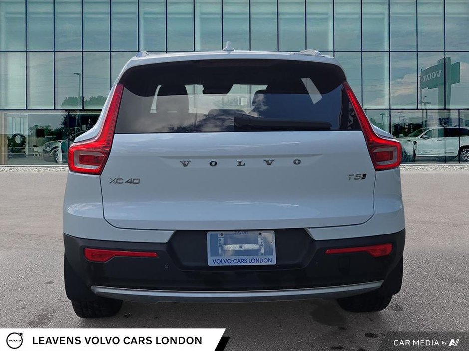 2021 Volvo XC40 MOMENTUM-4