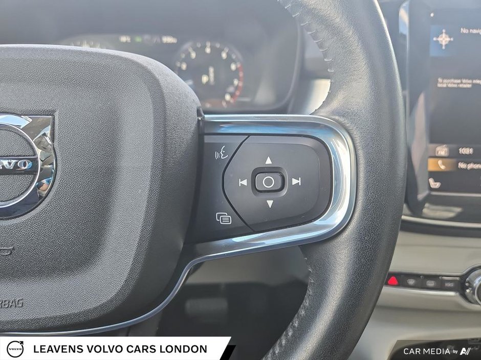 2021 Volvo XC40 MOMENTUM-15