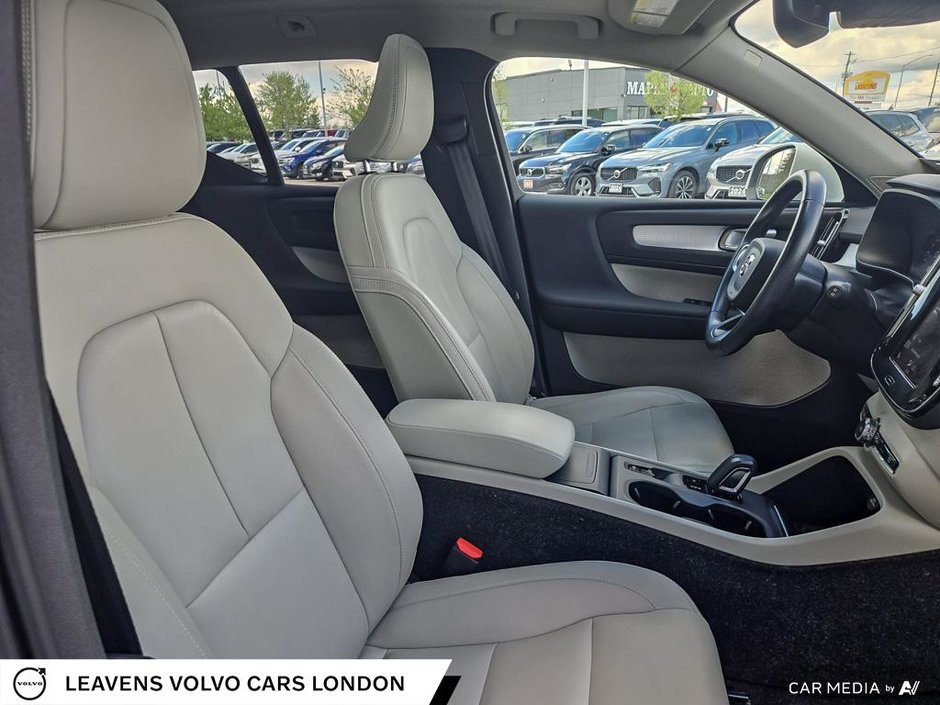 2021 Volvo XC40 MOMENTUM-21