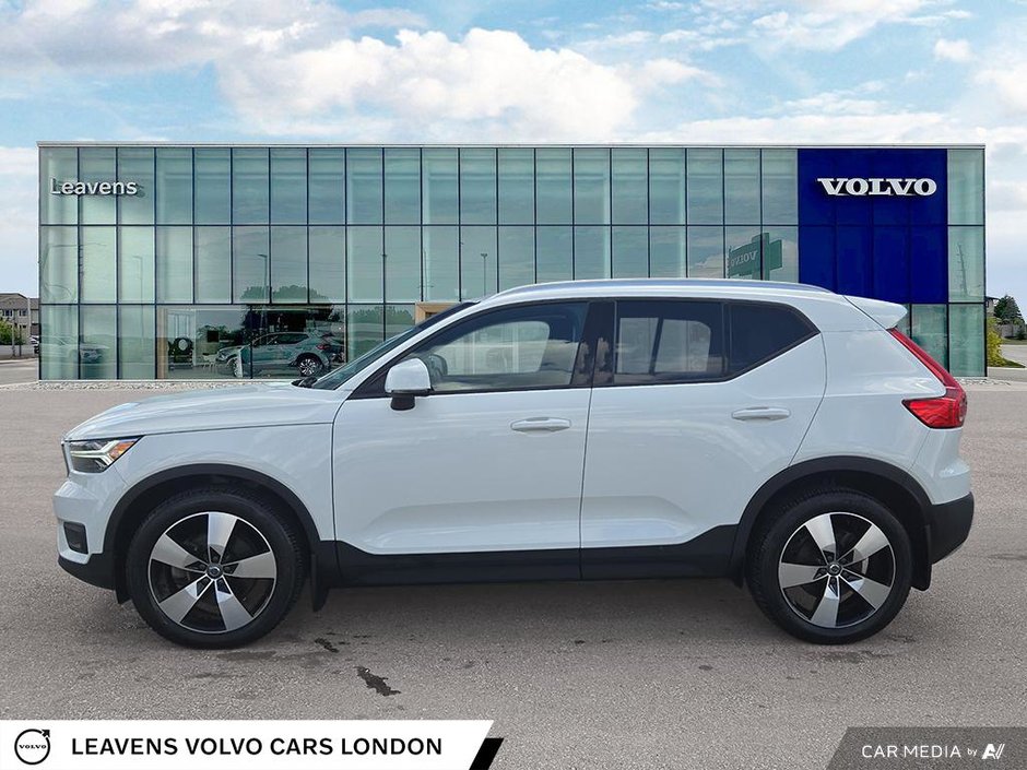 2021 Volvo XC40 MOMENTUM-2