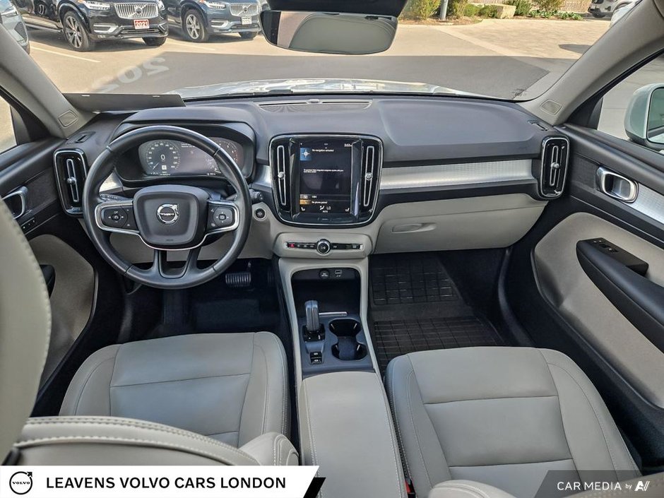 2021 Volvo XC40 MOMENTUM-23