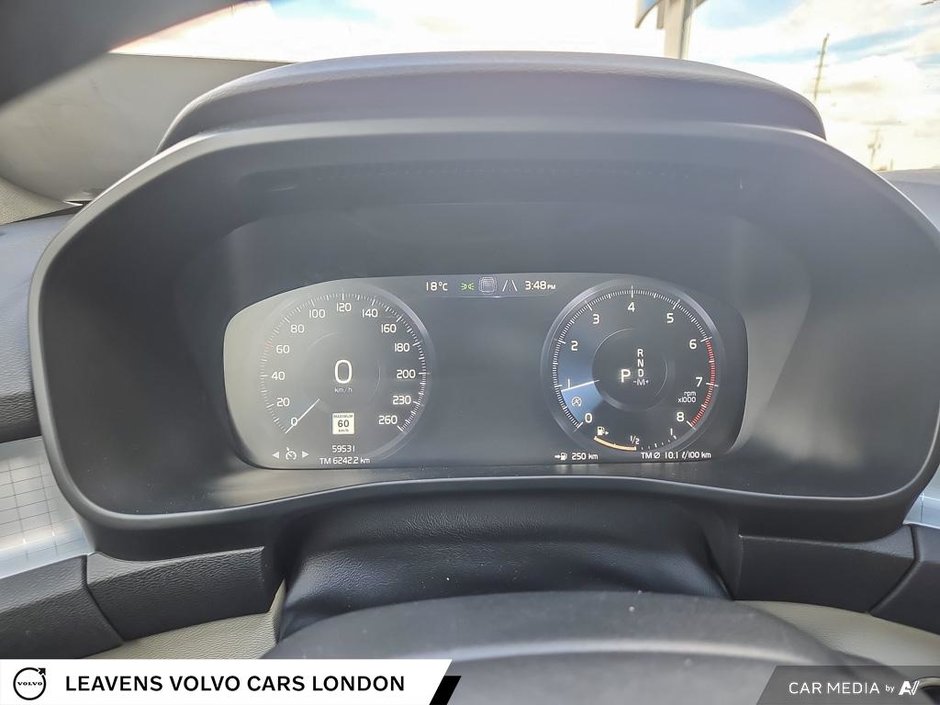 2021 Volvo XC40 MOMENTUM-14