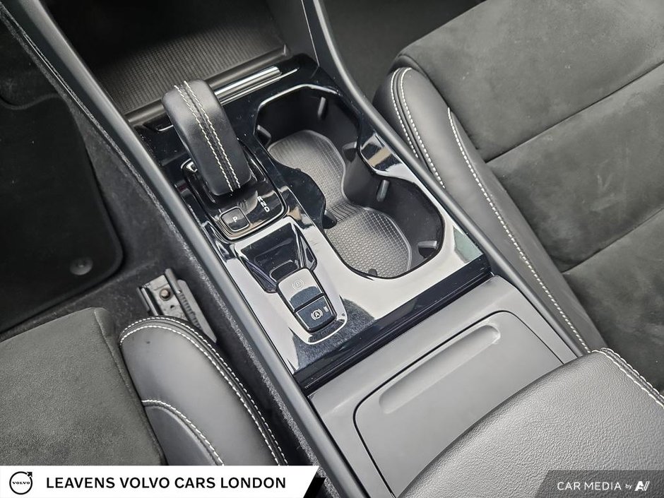 2021 Volvo XC40 R-DESIGN-17