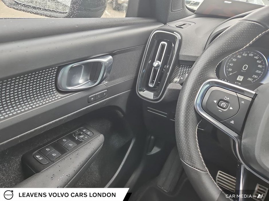 2021 Volvo XC40 R-DESIGN-16