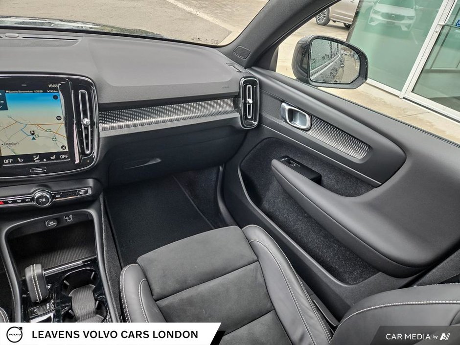 2021 Volvo XC40 R-DESIGN-24