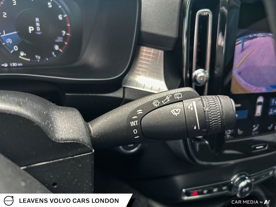2021 Volvo XC40 MOMENTUM-28